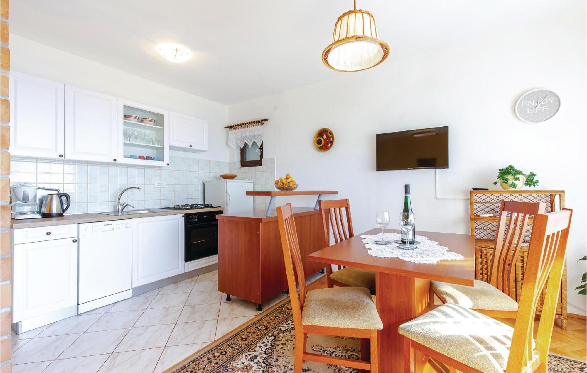 Stunning Apartment In Novi Vinodolski With Wifi Экстерьер фото