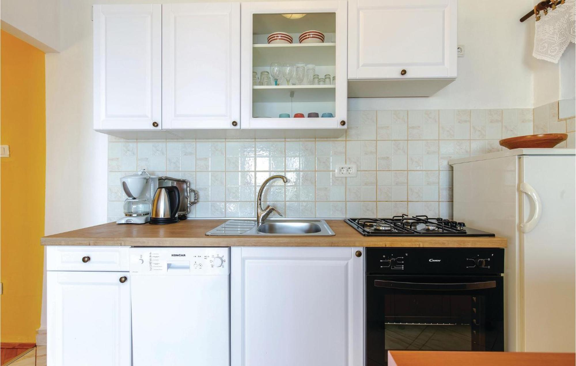 Stunning Apartment In Novi Vinodolski With Wifi Экстерьер фото